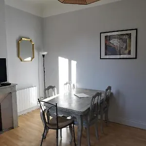 https://chez-anya-avignon-intra-muros.fr-provencehotel.com